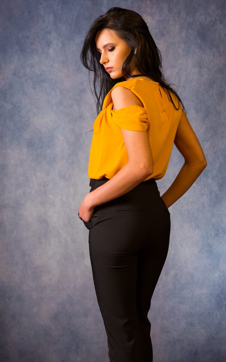 model Andreea Popescu